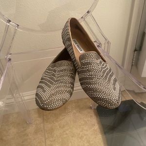 Steve Madden concord Silver studded flats WOMANS US size 7.5